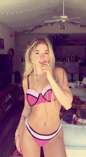 Crazycourtneyy leaked photo #2