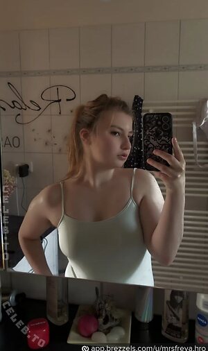 Crazyfreya leaked photo #15