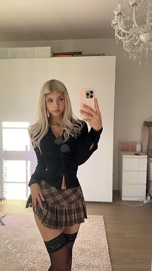 creamicloud Nude Leaked Photo #26