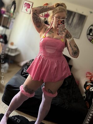 Curiouscorrine3 leaked photo #2