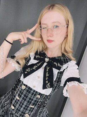 Cute Foxy Feet Nude Leaked Photo #4