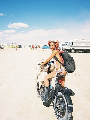 Cynthia Senek leaked photo #4