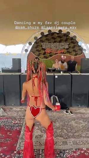 Cynthia Senek leaked photo #12