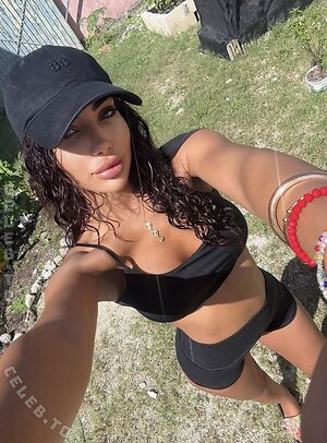 Dadou Nude Leaked Photo #16