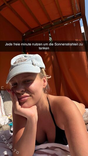 Dagi Bee Nude Leaked Photo #20