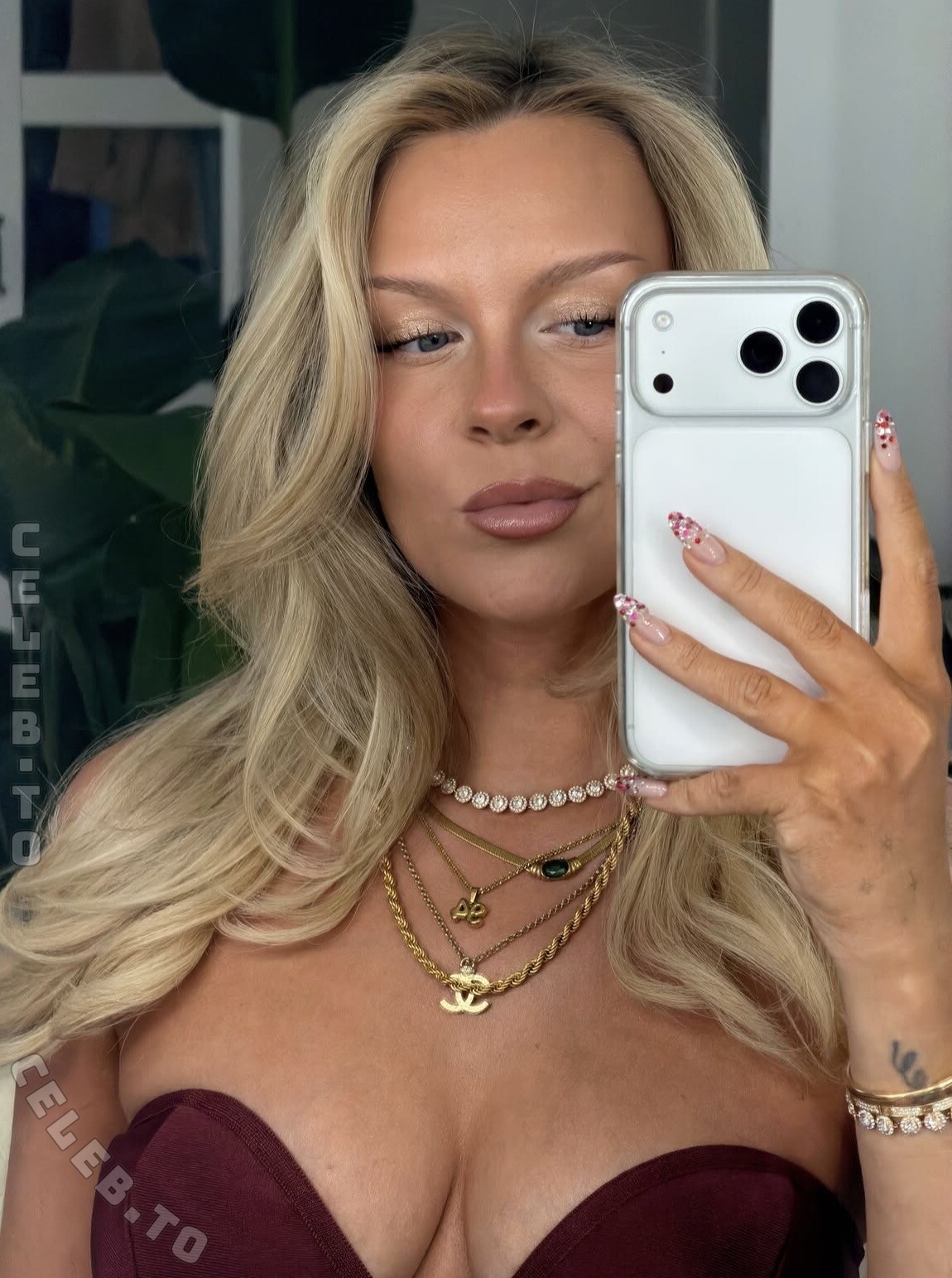 Dagi Bee photo