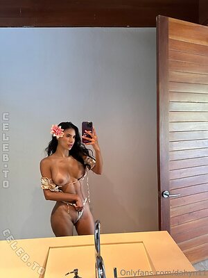 Dahyn Nude Leaked Photo #15