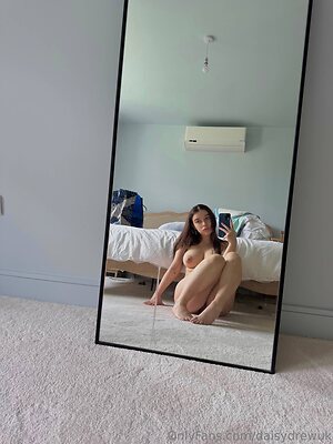 Daisy Drew leaked photo #25