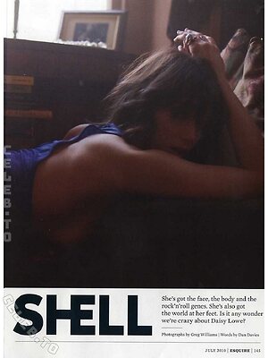Daisy Lowe photo