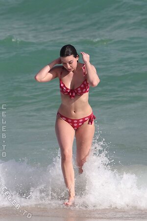 Daisy Lowe photo