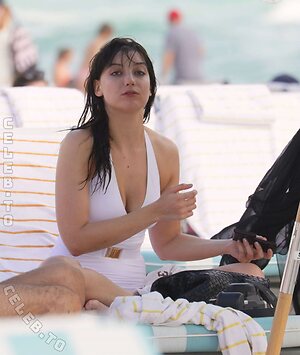 Daisy Lowe