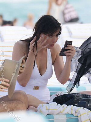 Daisy Lowe photo