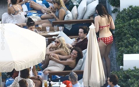 Daisy Lowe photo