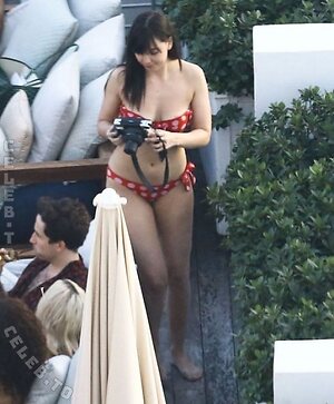 Daisy Lowe photo