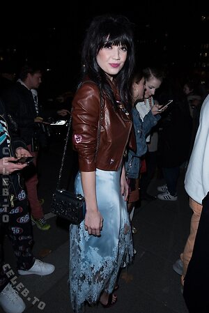 Daisy Lowe photo