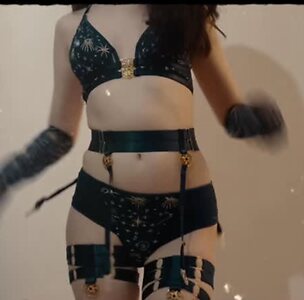 Daisy Moloney leaked photo #4