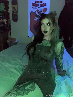 Dakota Alexandra leaked photo #5