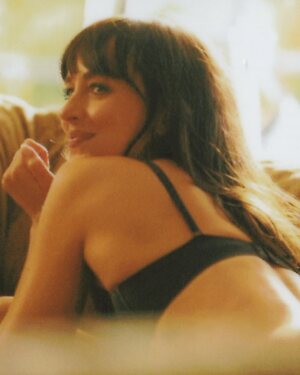 Dakota Johnson Hot leaked photo #5
