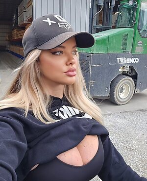 Dana Hamm Nude Leaked Photo #11