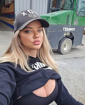 Dana Hamm Nude Leaked Photo #15
