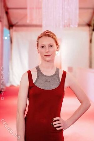 Dana Herfurth Nude Leaked Photo #11