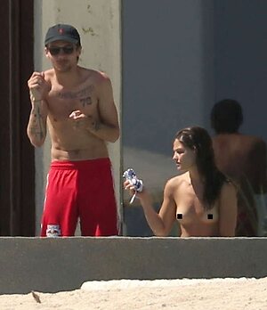 Danielle Campbell leaked photo #8