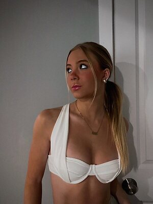 Danielle Jordan leaked photo #9