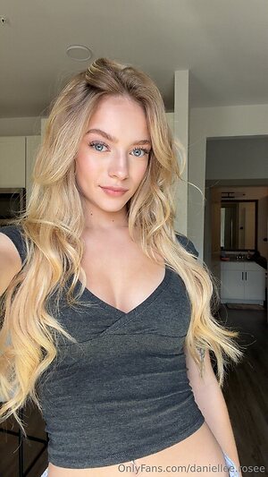 daniellee.rosee Nude Leaked Photo #9
