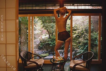 Daphne Groeneveld Nude Leaked Photo #15