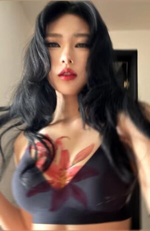 Daturakisses- Sacha Wang