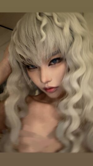 Daturakisses- Sacha Wang