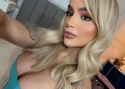 Débora Julia leaked photo #25