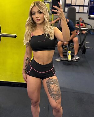 Débora Julia leaked photo #32