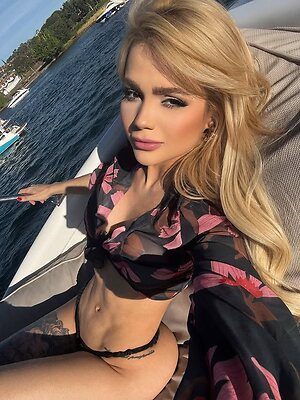Débora Julia leaked photo #90