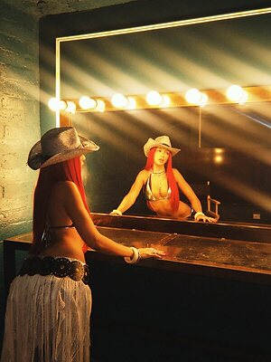 De La Rose leaked photo #9