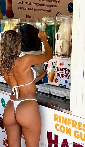 Debora Martini leaked photo #2