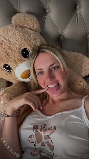 deine-sophia Nude Leaked Photo #6