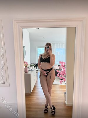 deineemilia Nude Leaked Photo #142