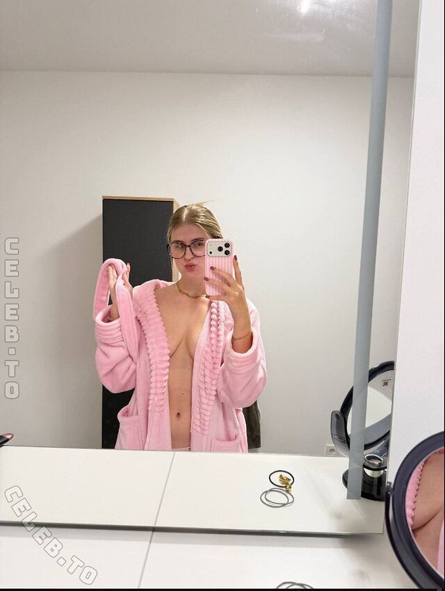 Emilia Berger leaked photos
