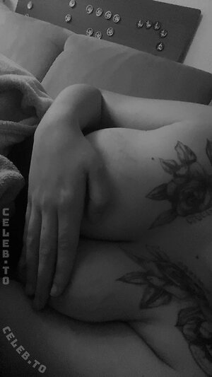 Delicious-Luxelle Nude Leaked Photo #15