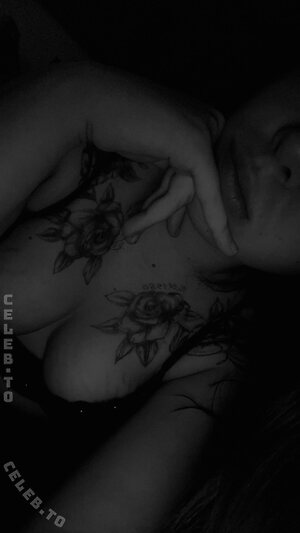 Delicious-Luxelle Nude Leaked Photo #16