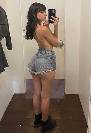 Delilah leaked photo #15