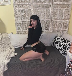 Delilah leaked photo #31