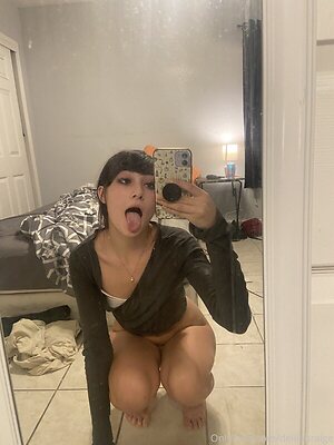 Delilah leaked photo #42