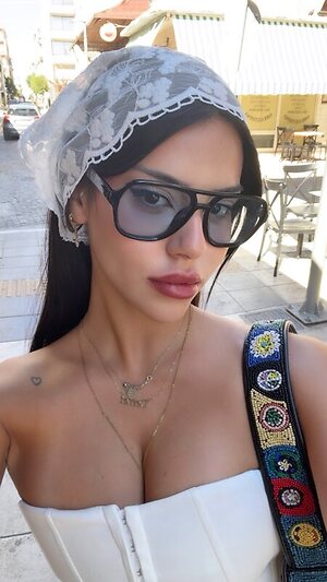 Demet Ozturk leaked photo #3