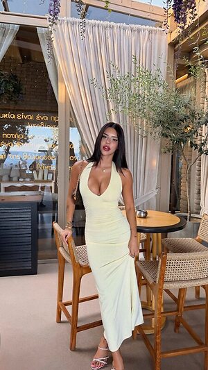 Demet Ozturk leaked photo #6