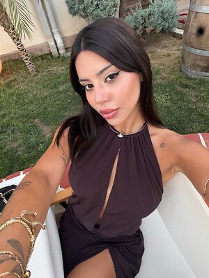 Demet Ozturk leaked photo #18