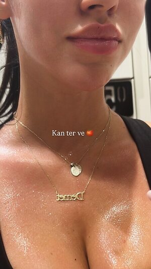 Demet Ozturk leaked photo #33