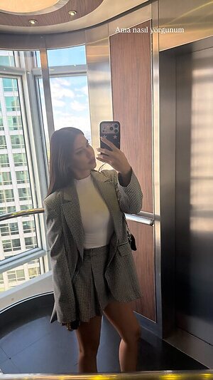 Demet Ozturk leaked photo #34