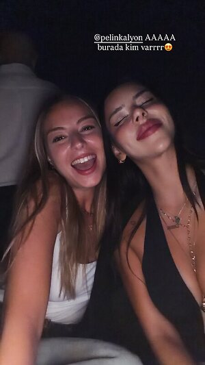 Demet Ozturk leaked photo #46